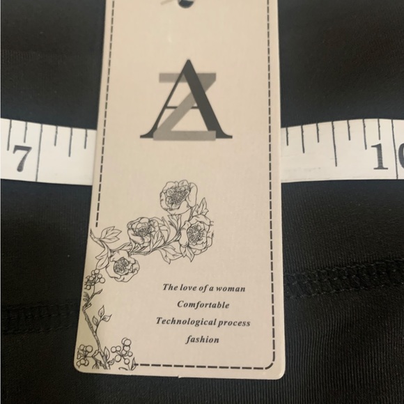 NWT Black Crisscross Mesh Leggings-Size L/XL - Picture 7 of 15